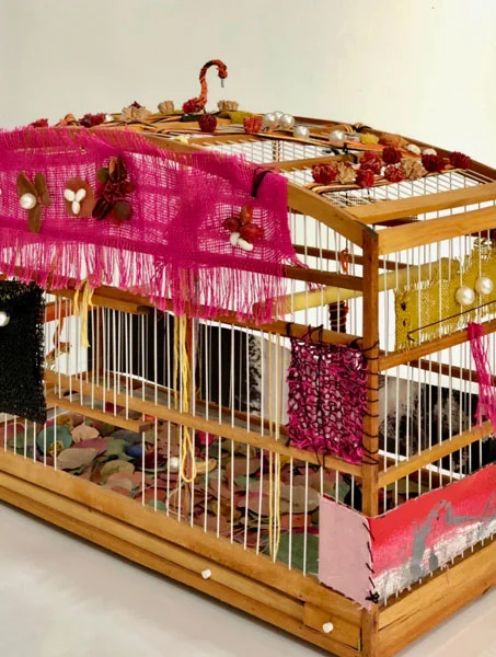 Instalação para Arthur Bispo do Rosário por Pedro Maciel